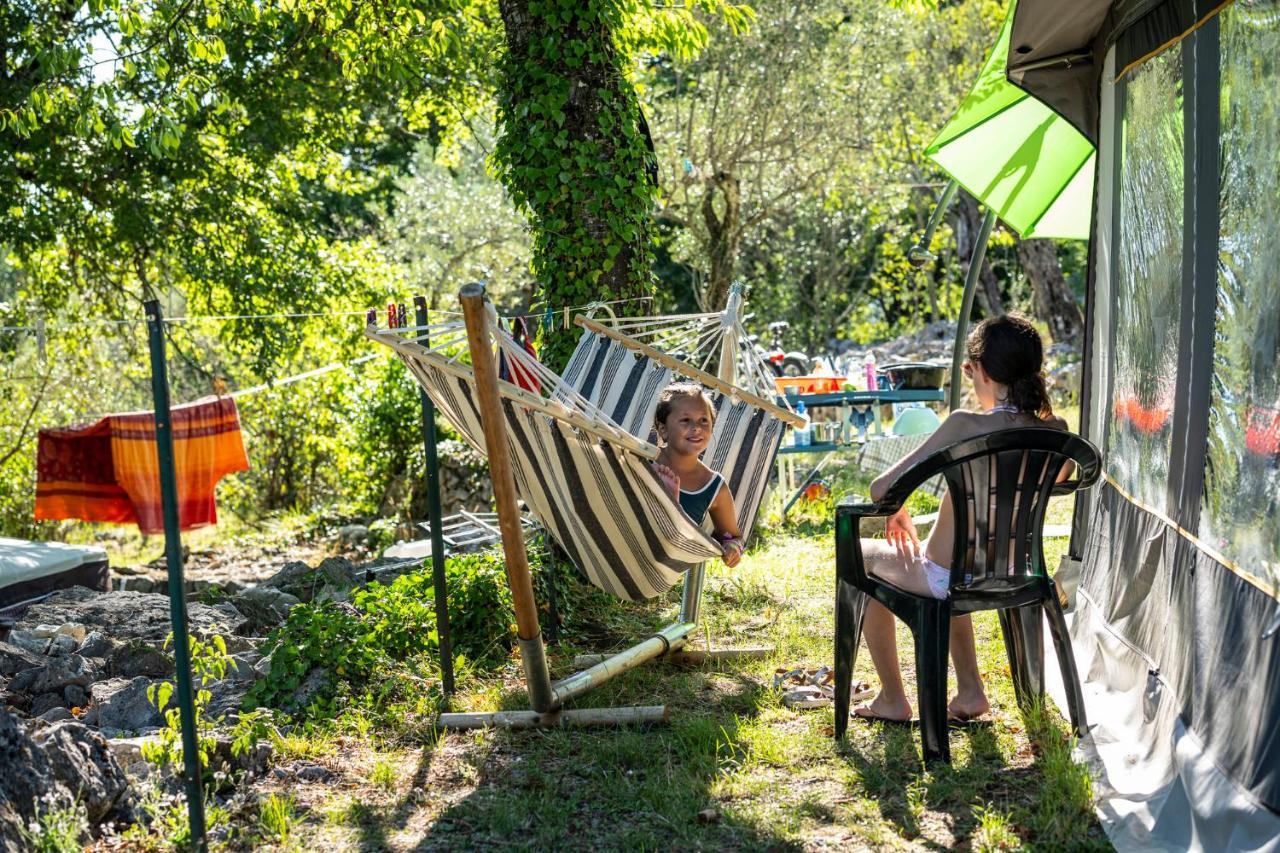 Charmant Camping Familiale 3 Etoiles Vue 360 Plage Piscine A Debordement Empl Xxl Labeaume Exterior foto
