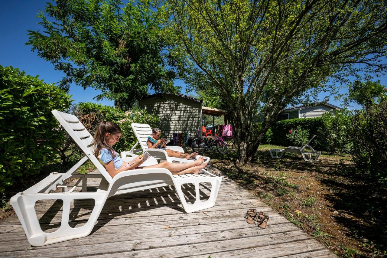Charmant Camping Familiale 3 Etoiles Vue 360 Plage Piscine A Debordement Empl Xxl Labeaume Exterior foto